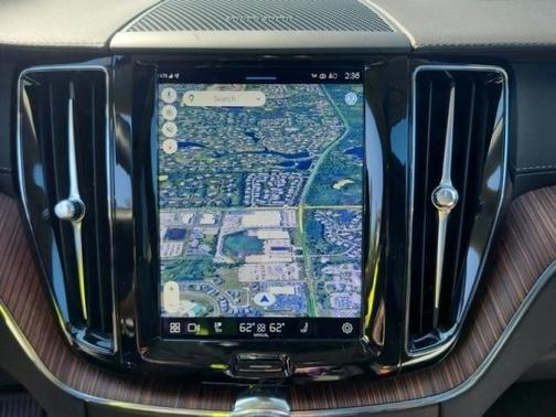 2023 Volvo XC60 B6 Ultimate Dark Theme