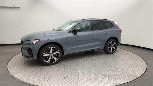2023 Volvo XC60 B6 Ultimate Dark Theme