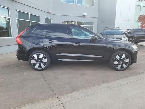 2025 Volvo XC60 Plug-In Hybrid T8 Plus