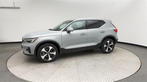 2025 Volvo XC40 B5 Plus Bright Theme