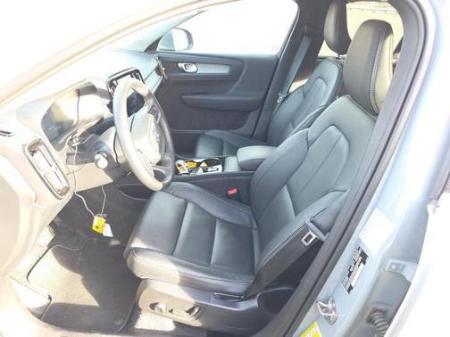 2025 Volvo XC40 B5 Plus Bright Theme