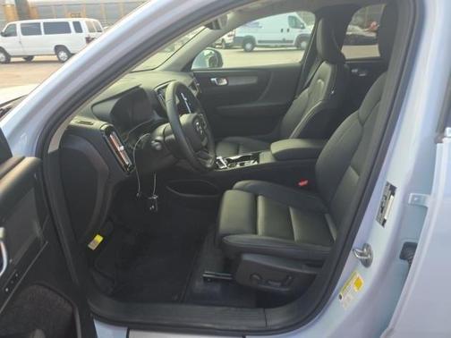 2025 Volvo XC40 B5 Plus Bright Theme