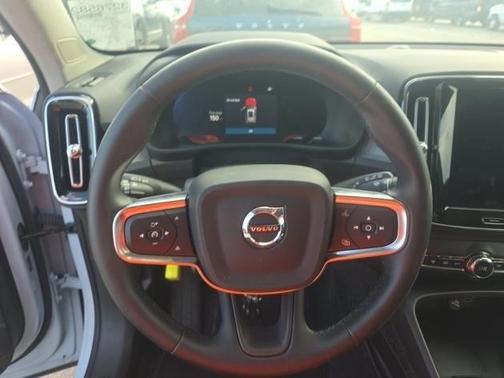 2025 Volvo XC40 B5 Plus Bright Theme