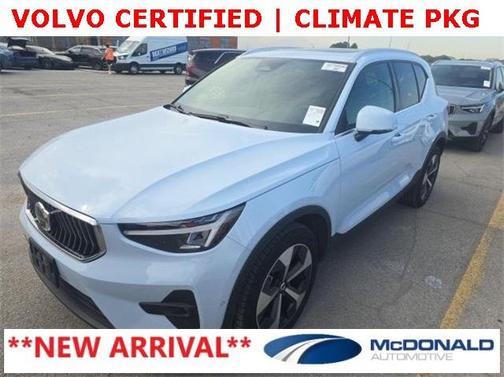 2025 Volvo XC40 B5 Plus Bright Theme
