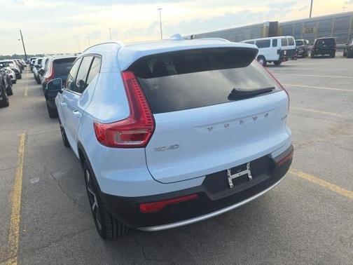 2025 Volvo XC40 B5 Plus Bright Theme