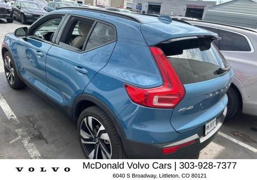 2024 Volvo XC40 B5 Plus Dark Theme