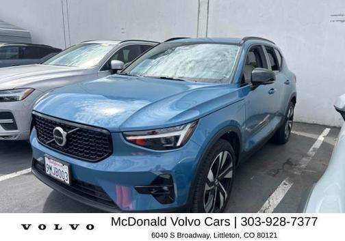2024 Volvo XC40 B5 Plus Dark Theme