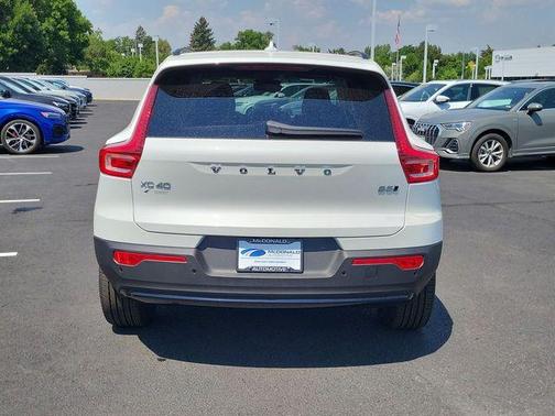 2026 Volvo XC40 B5 Plus