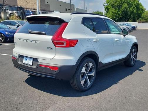 2026 Volvo XC40 B5 Plus
