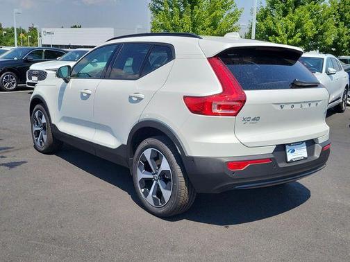 2026 Volvo XC40 B5 Plus