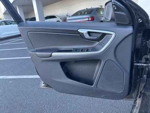 2017 Volvo XC60 T6 Dynamic