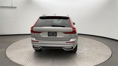 2022 Volvo XC60 B6 R-Design