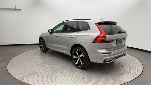 2022 Volvo XC60 B6 R-Design