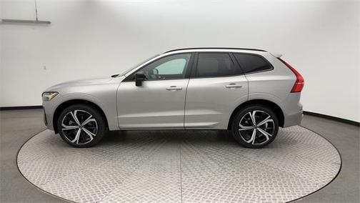 2022 Volvo XC60 B6 R-Design