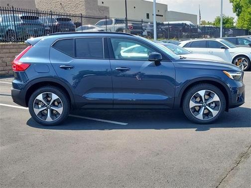 2026 Volvo XC40 B5 Plus