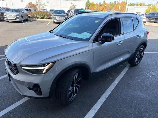 Silver 2024 Volvo XC40 B5 Plus Dark Theme