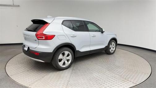 2020 Volvo XC40 T5 Momentum