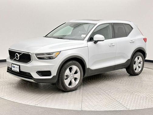 2020 Volvo XC40 T5 Momentum
