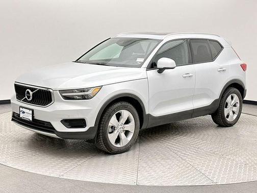 2020 Volvo XC40 T5 Momentum