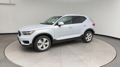 2020 Volvo XC40 T5 Momentum