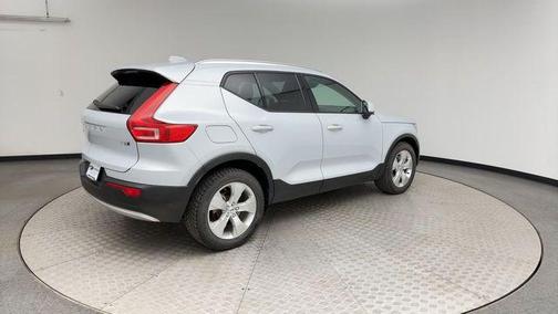 2020 Volvo XC40 T5 Momentum