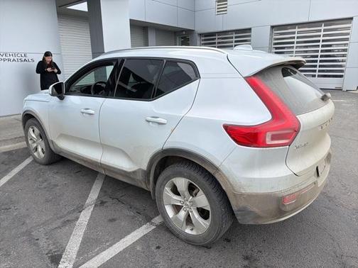 2020 Volvo XC40 T5 Momentum