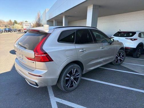 Bright 2025 Volvo XC60 B5 Core