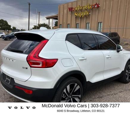 Crystal White Metallic 2023 Volvo XC40 B5 Ultimate Bright Theme