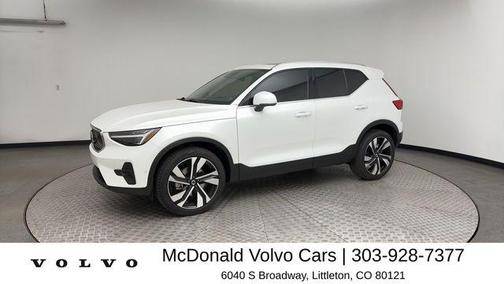 Crystal White Metallic 2023 Volvo XC40 B5 Ultimate Bright Theme