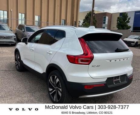 Crystal White Metallic 2023 Volvo XC40 B5 Ultimate Bright Theme