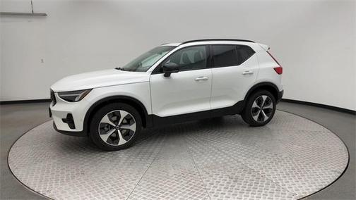 2023 Volvo XC40 B5 Plus Dark Theme