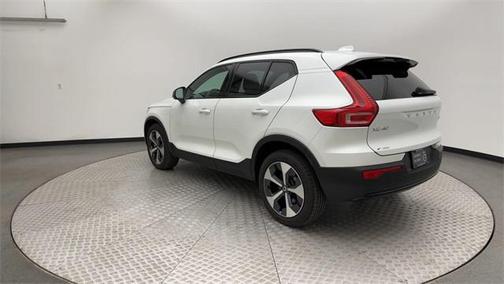 2023 Volvo XC40 B5 Plus Dark Theme