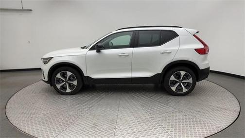 2023 Volvo XC40 B5 Plus Dark Theme