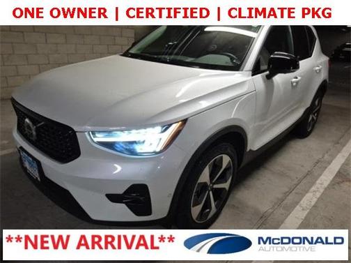 2023 Volvo XC40 B5 Plus Dark Theme