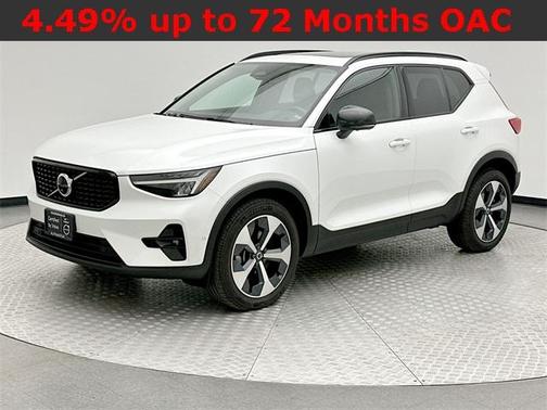 2023 Volvo XC40 B5 Plus Dark Theme