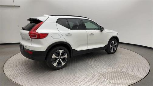 2023 Volvo XC40 B5 Plus Dark Theme