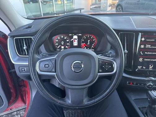 2020 Volvo XC60 T5 Momentum
