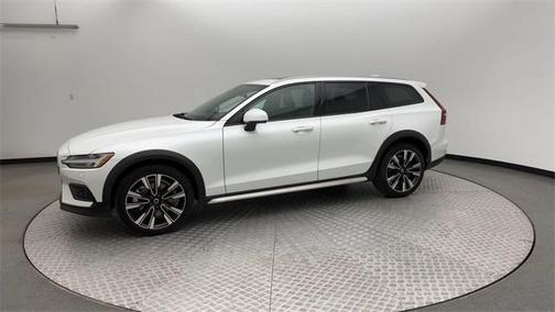 2023 Volvo V60 Cross Country B5 Ultimate