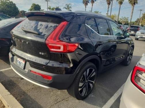 2023 Volvo XC40 B5 Ultimate Bright Theme