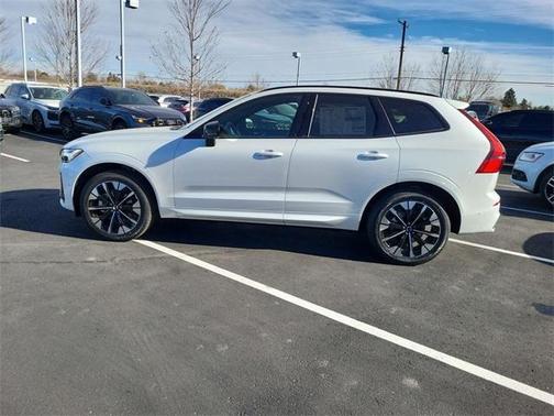 2026 Volvo XC60 B5 Plus