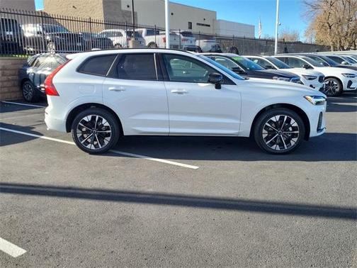 2026 Volvo XC60 B5 Plus