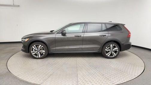 2025 Volvo V60 Cross Country B5 Plus