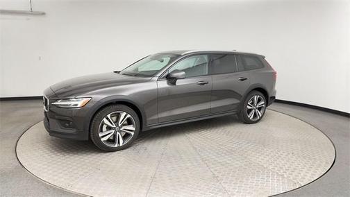 2025 Volvo V60 Cross Country B5 Plus