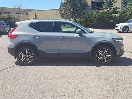 2025 Volvo XC40 B5 Core Bright Theme