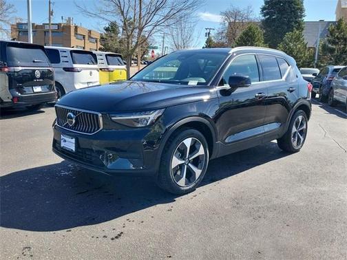 2025 Volvo XC40 B5 Core Bright Theme