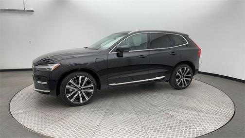 2023 Volvo XC60 Recharge Plug-In Hybrid T8 Ultimate Bright Theme