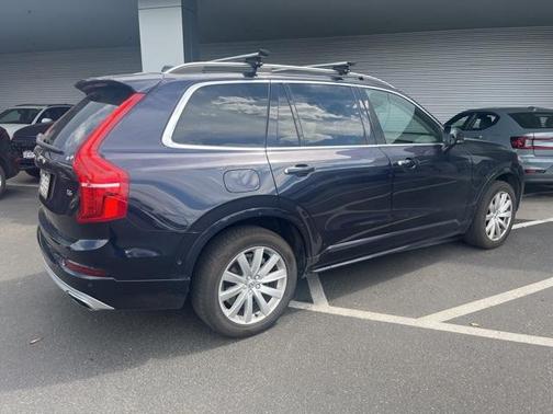 2019 Volvo XC90 T6 Momentum