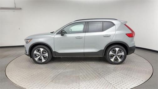 2025 Volvo XC40 B5 Plus Dark Theme