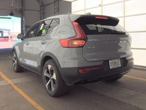 2025 Volvo XC40 B5 Plus Dark Theme