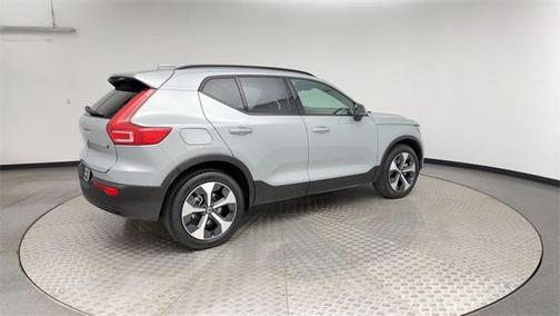 2025 Volvo XC40 B5 Plus Dark Theme